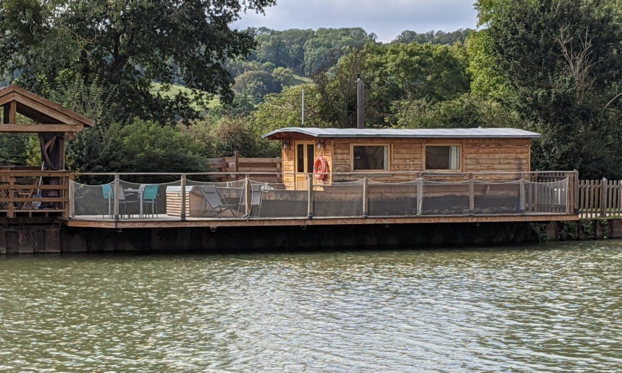 La Toue cabanée du Canal de Bourgogne